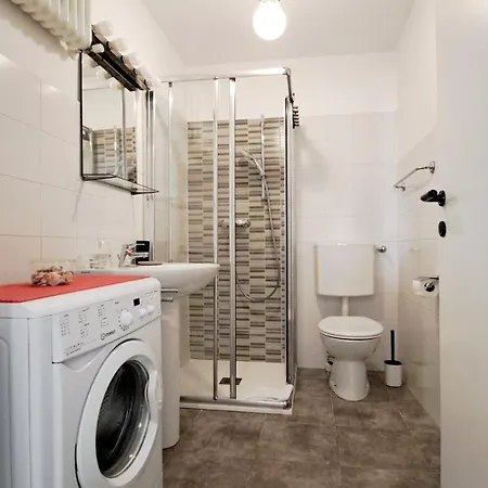 Momi Apartman Como